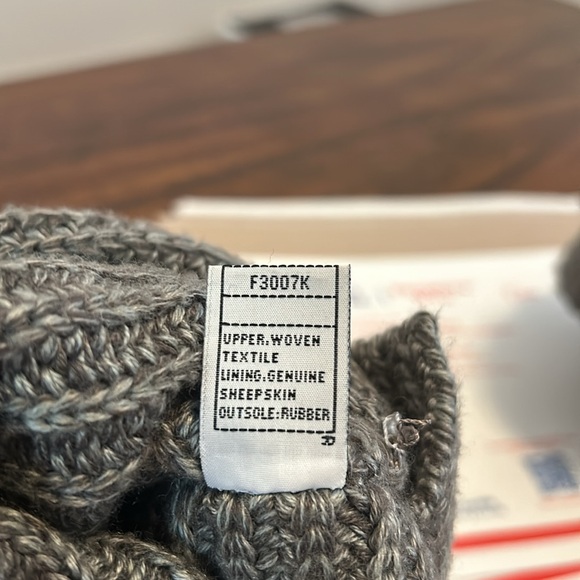 Ugg women’s classic cardy boots.. - Picture 8 of 12